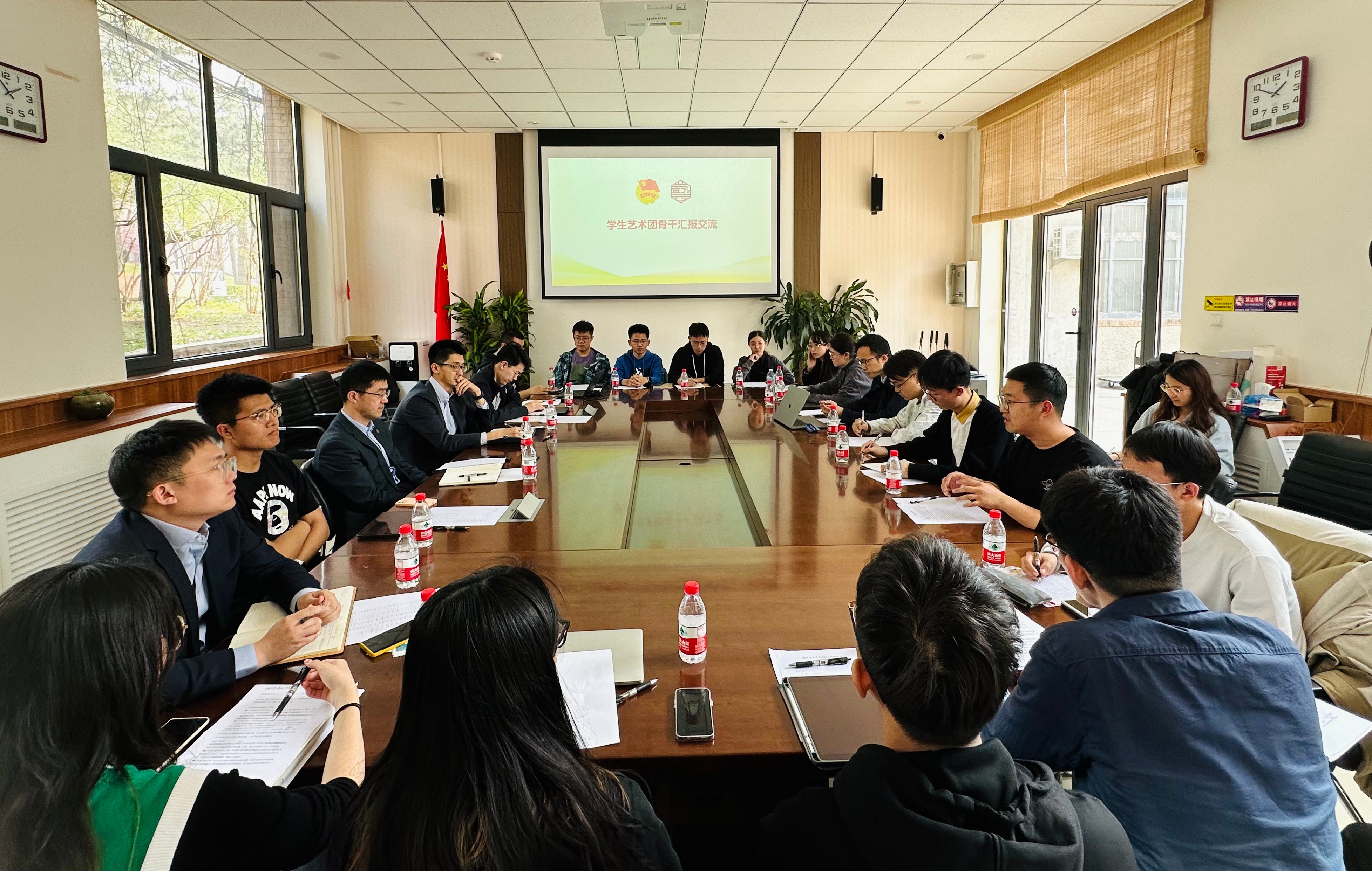20230330-校黨委副書記過勇與學(xué)生藝術(shù)團(tuán)骨干座談-張淵沫-座談會(huì)現(xiàn)場.jpeg
