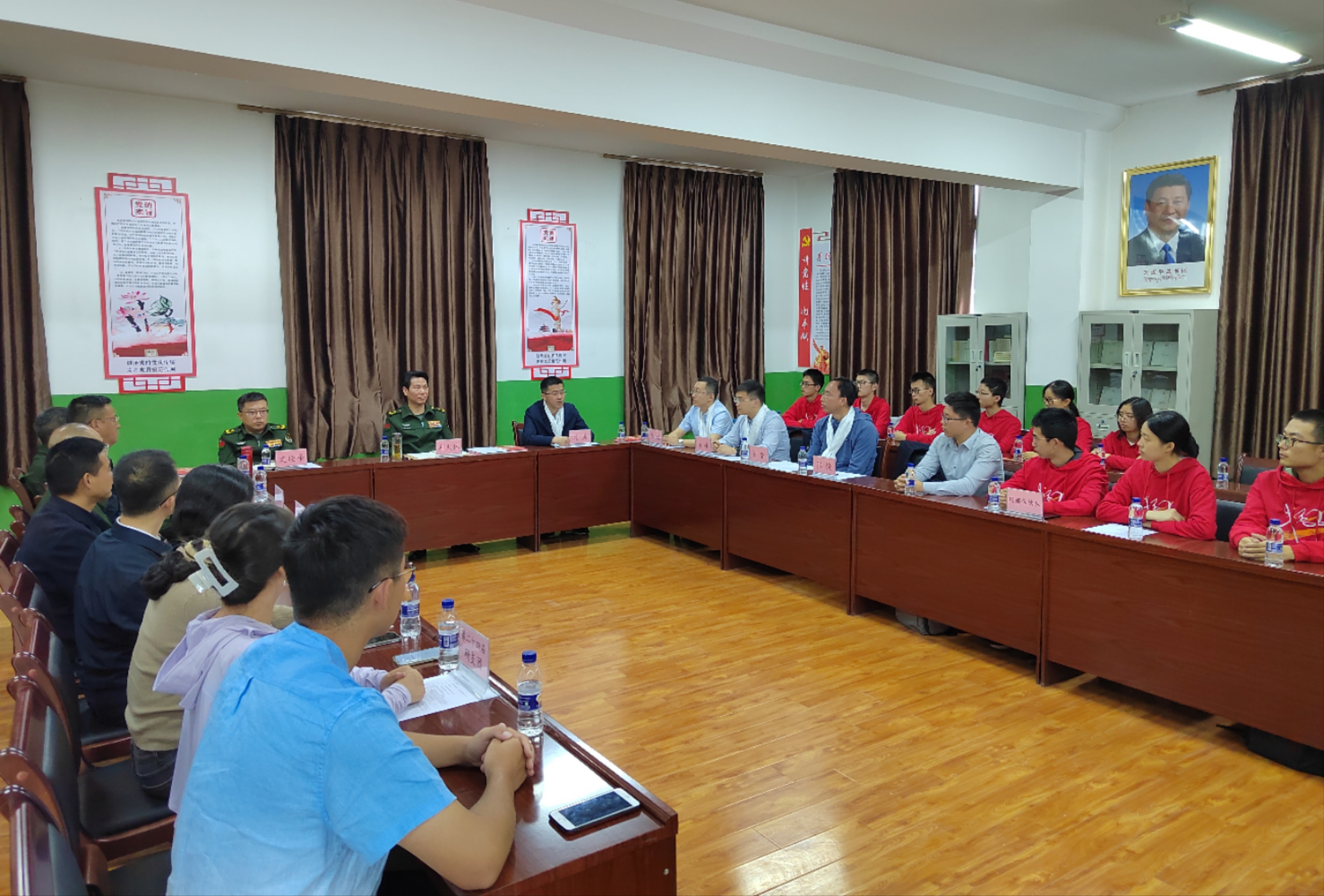 20230718-過勇赴西藏訪問并看望慰問基層校友-職業(yè)發(fā)展中心-過勇看望研究生支教團(tuán)西藏分隊與學(xué)生社會實(shí)踐支隊.jpg