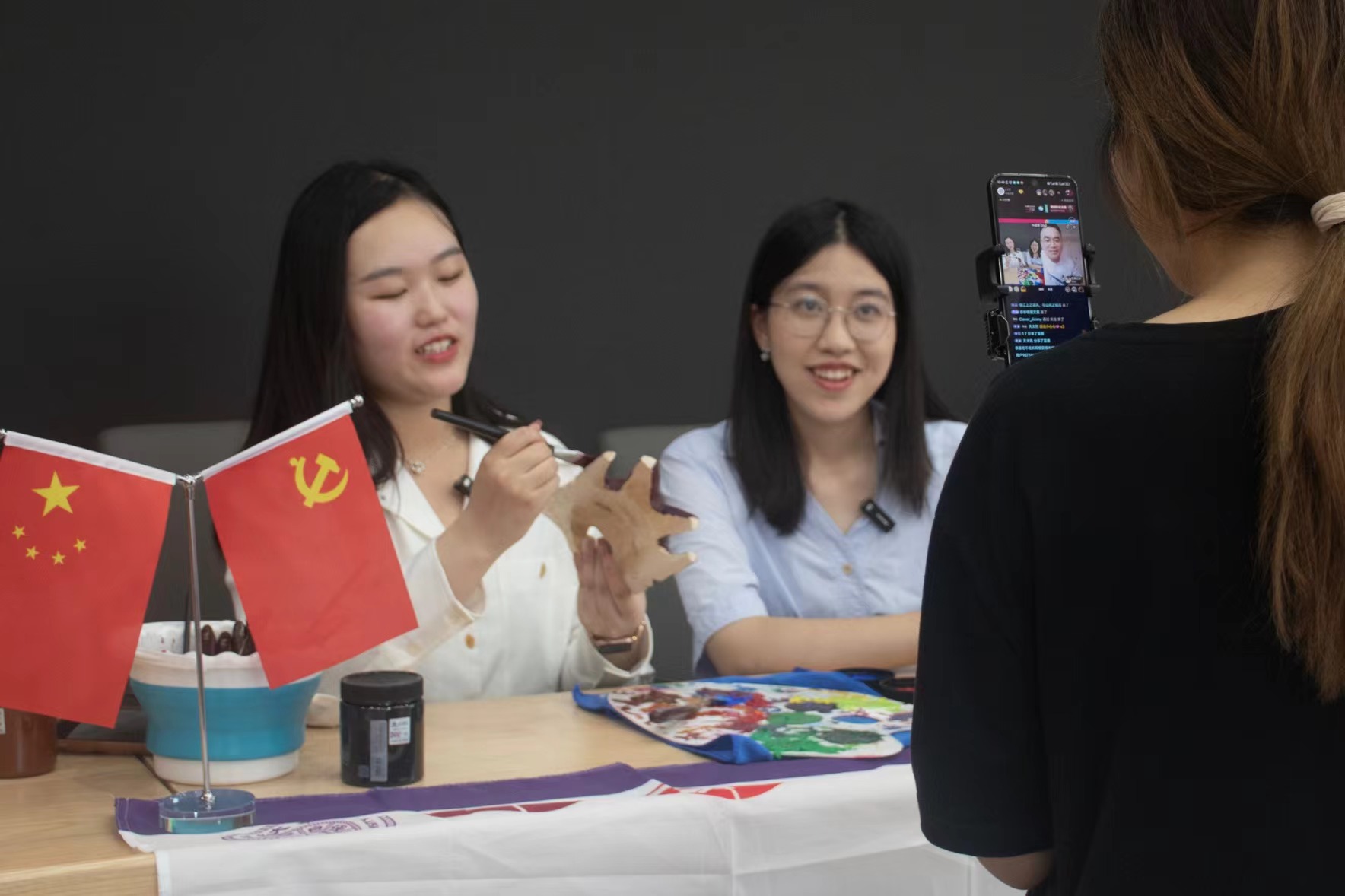 20230711-2023年暑期清華大學(xué)人文學(xué)院“如是我文”品牌項(xiàng)目實(shí)踐紀(jì)實(shí)-清華大學(xué)鄉(xiāng)村振興工作站赴重慶璧山實(shí)踐調(diào)研支隊(duì)開展非遺儺文化主題直播-孫宇暄.pic.jpg