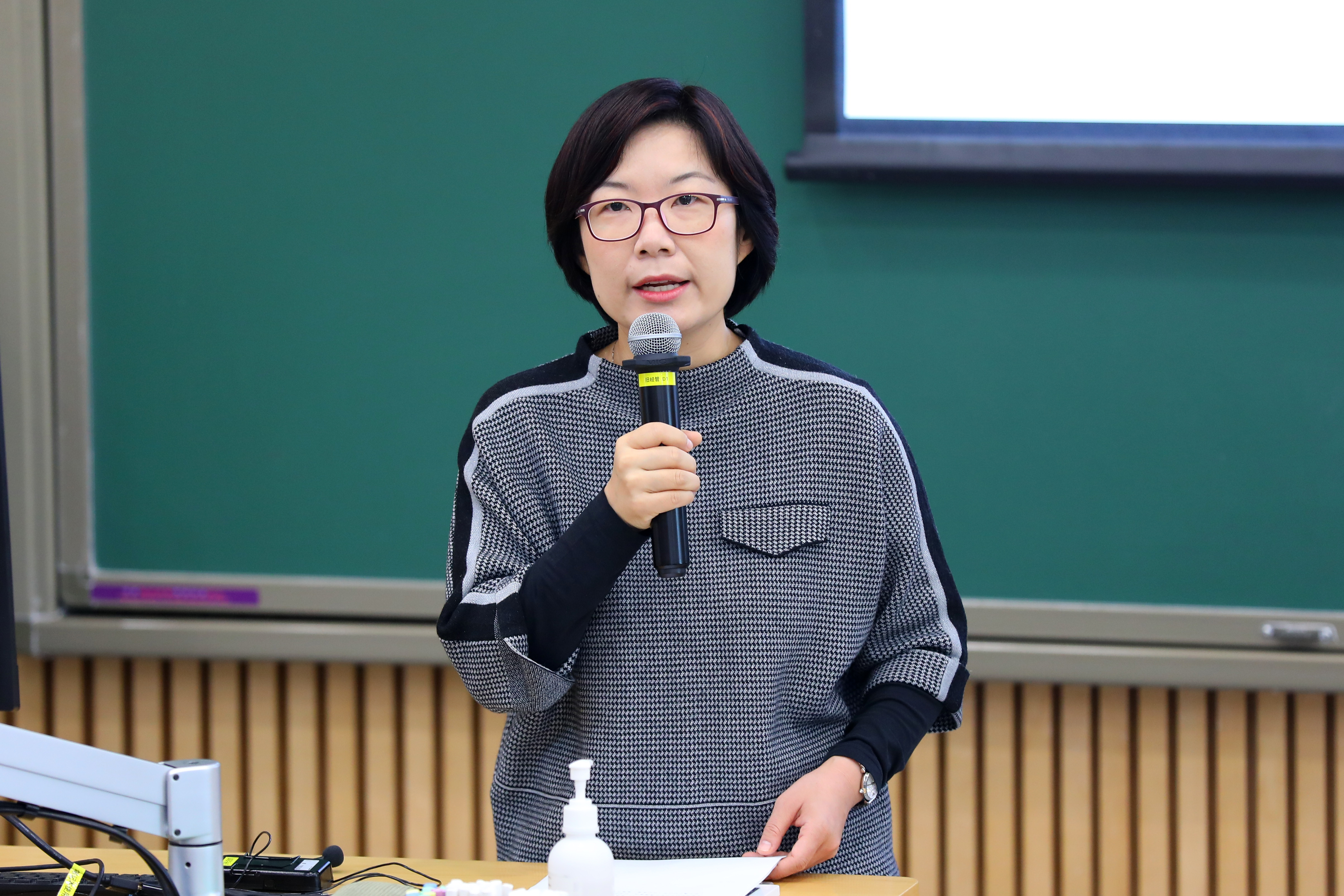 20221015-清華大學(xué)學(xué)生領(lǐng)導(dǎo)力“唐仲英計(jì)劃”第十二期開(kāi)班儀式舉行-曹文鵬(攝)-張婷講話.JPG