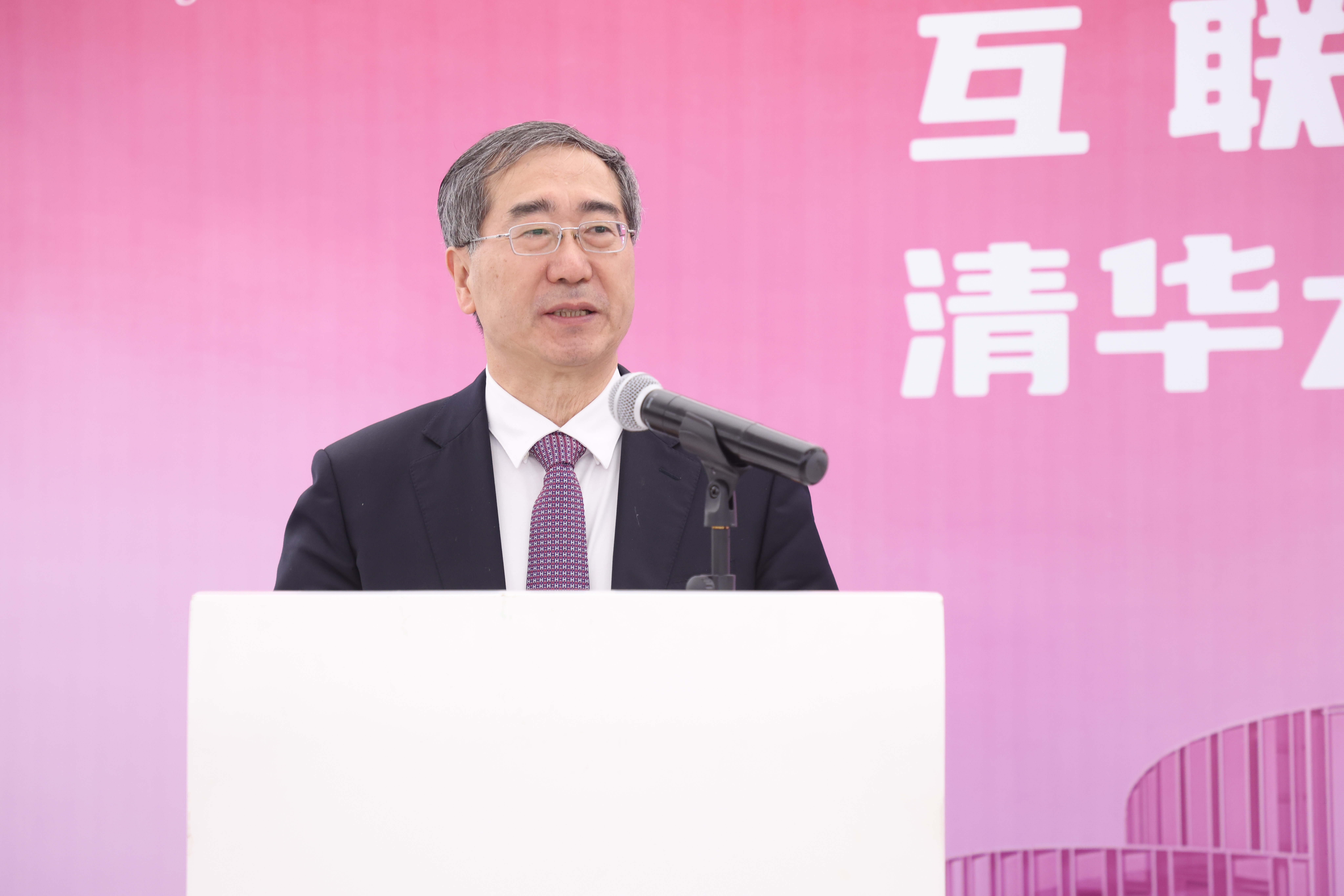 20240418-互聯(lián)網(wǎng)體系結(jié)構(gòu)全國重點(diǎn)實(shí)驗(yàn)室、清華大學(xué)國家人工智能產(chǎn)教融合創(chuàng)新平臺(tái)東升大廈入駐啟用儀式舉行-嘉藝-姜?jiǎng)僖罗o.JPG