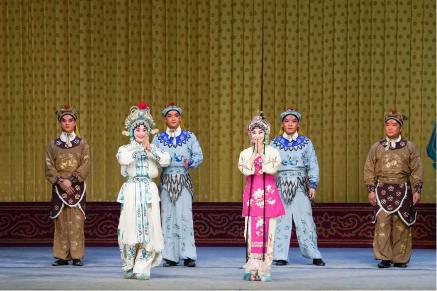 20230905-清華大學(xué)“‘京’彩文化 青春綻放”行動(dòng)暑期活動(dòng)紀(jì)實(shí)-供圖-首屆國際基礎(chǔ)科學(xué)大會(huì)清華大學(xué)專場文藝演出.png