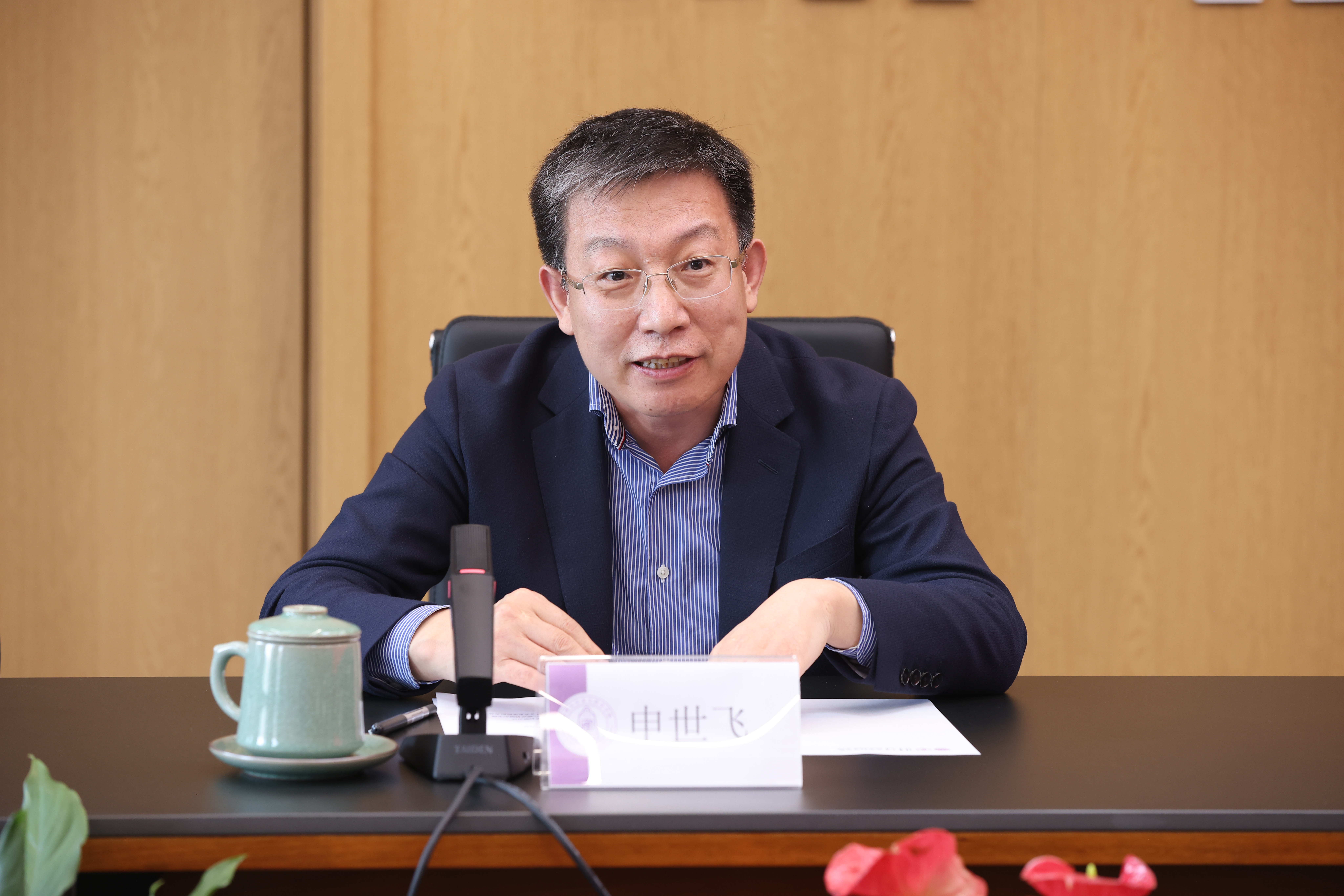 20250411-春曉獎學金捐贈儀式-石加東-圖說 (2).jpg