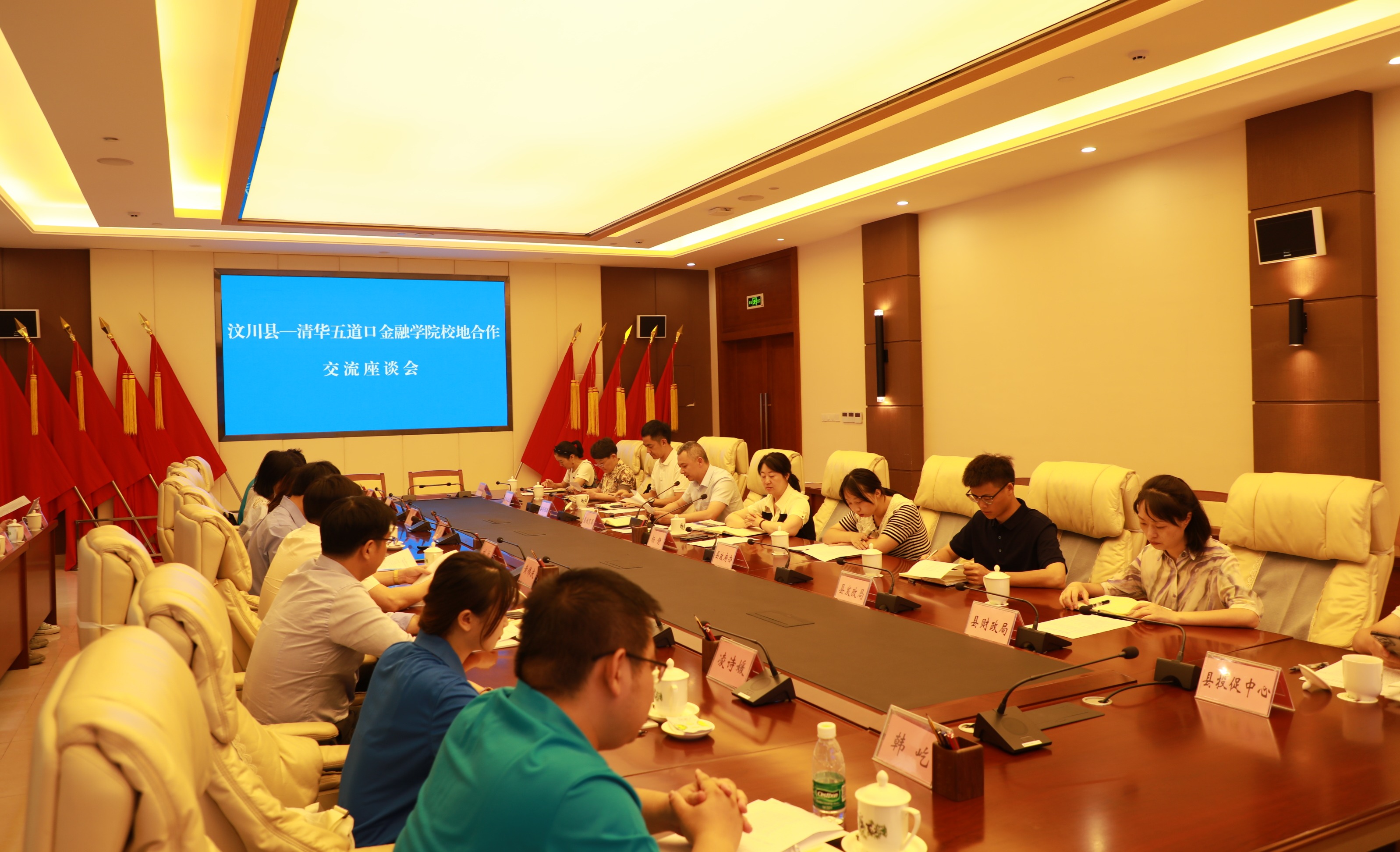 圖為共建研究生社會(huì)實(shí)踐基地簽約現(xiàn)場(chǎng).jpg