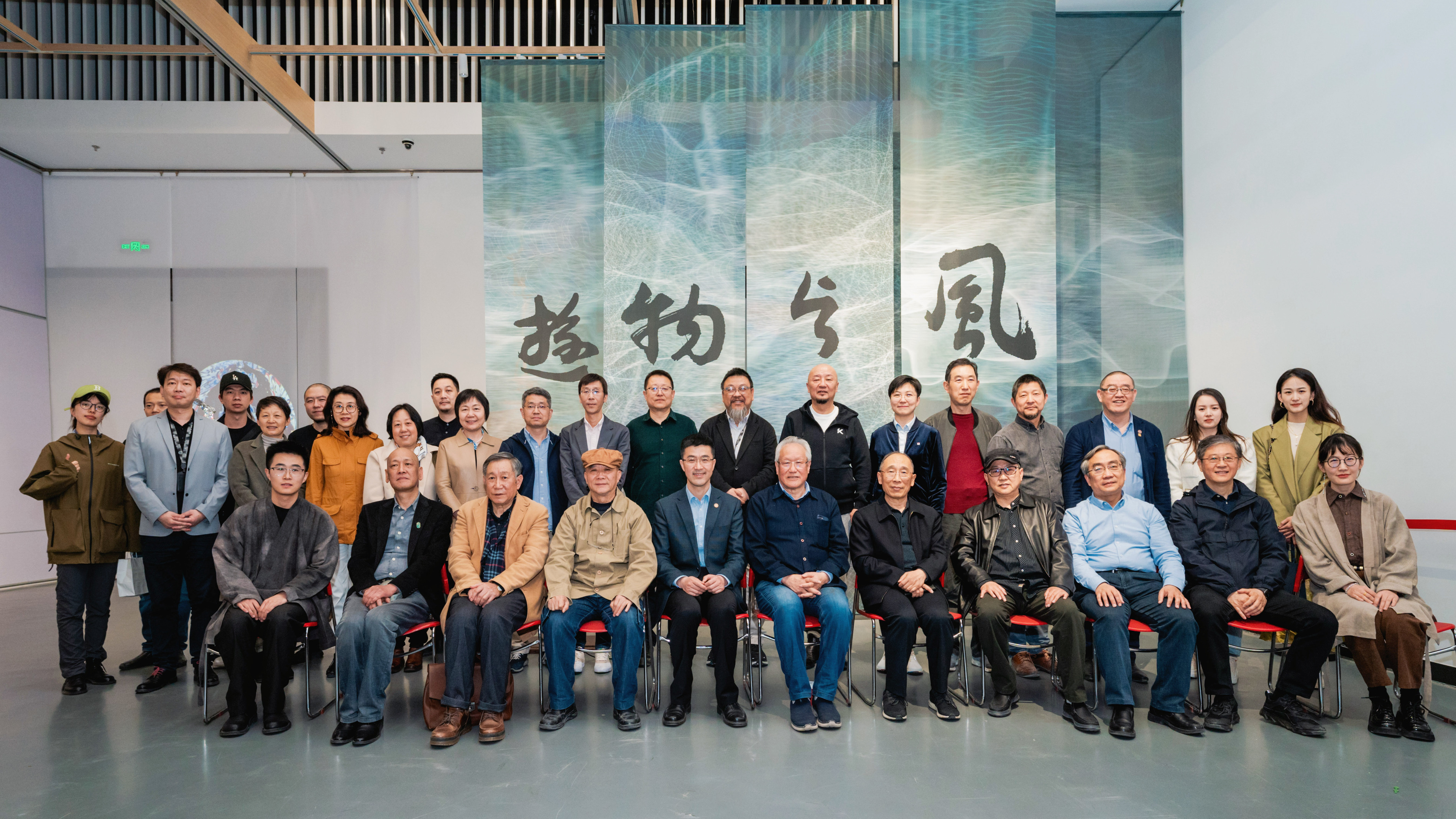 20230509-紀(jì)念清華大學(xué)“雙肩挑”政治輔導(dǎo)員制度建立70周年系列展覽舉辦-美院-1兩場(chǎng)展覽嘉賓合影 .JPG