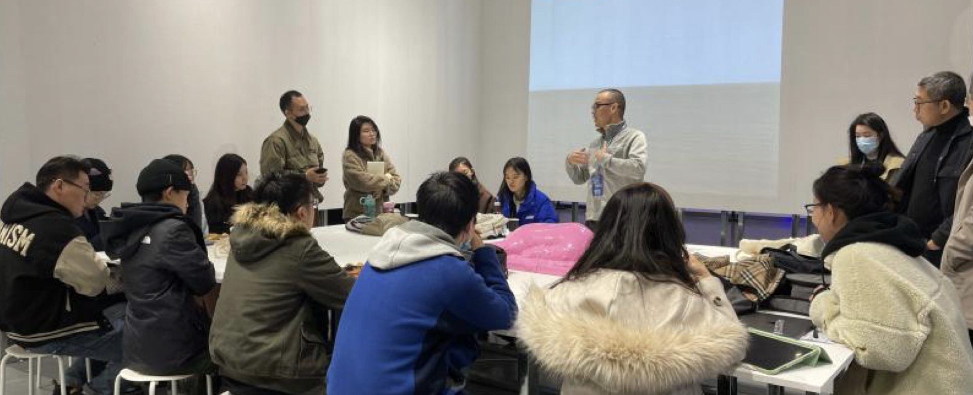20221118-美院“發(fā)聲器”國際藝術(shù)與設(shè)計系列工作坊開幕-師丹青-工作坊2.jpeg