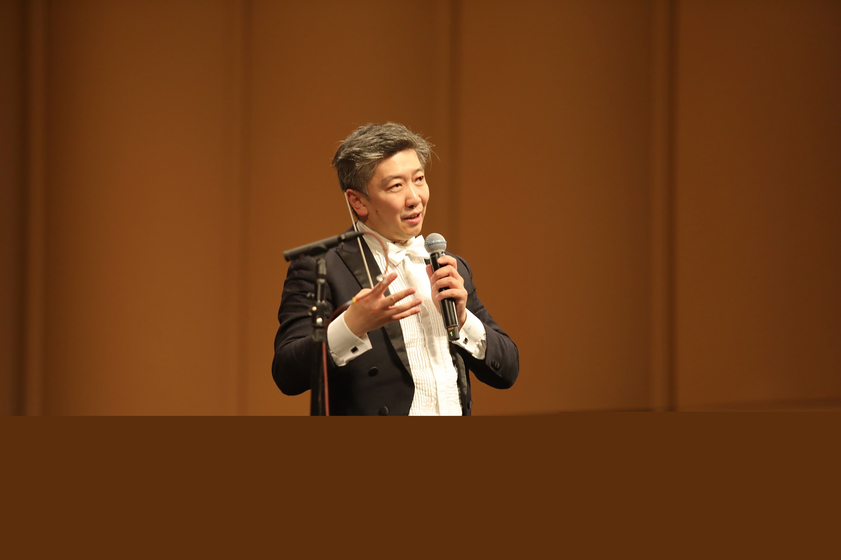 20230910-教師節(jié)專(zhuān)場(chǎng)音樂(lè)會(huì)-藝教中心-指揮夏小湯.JPG