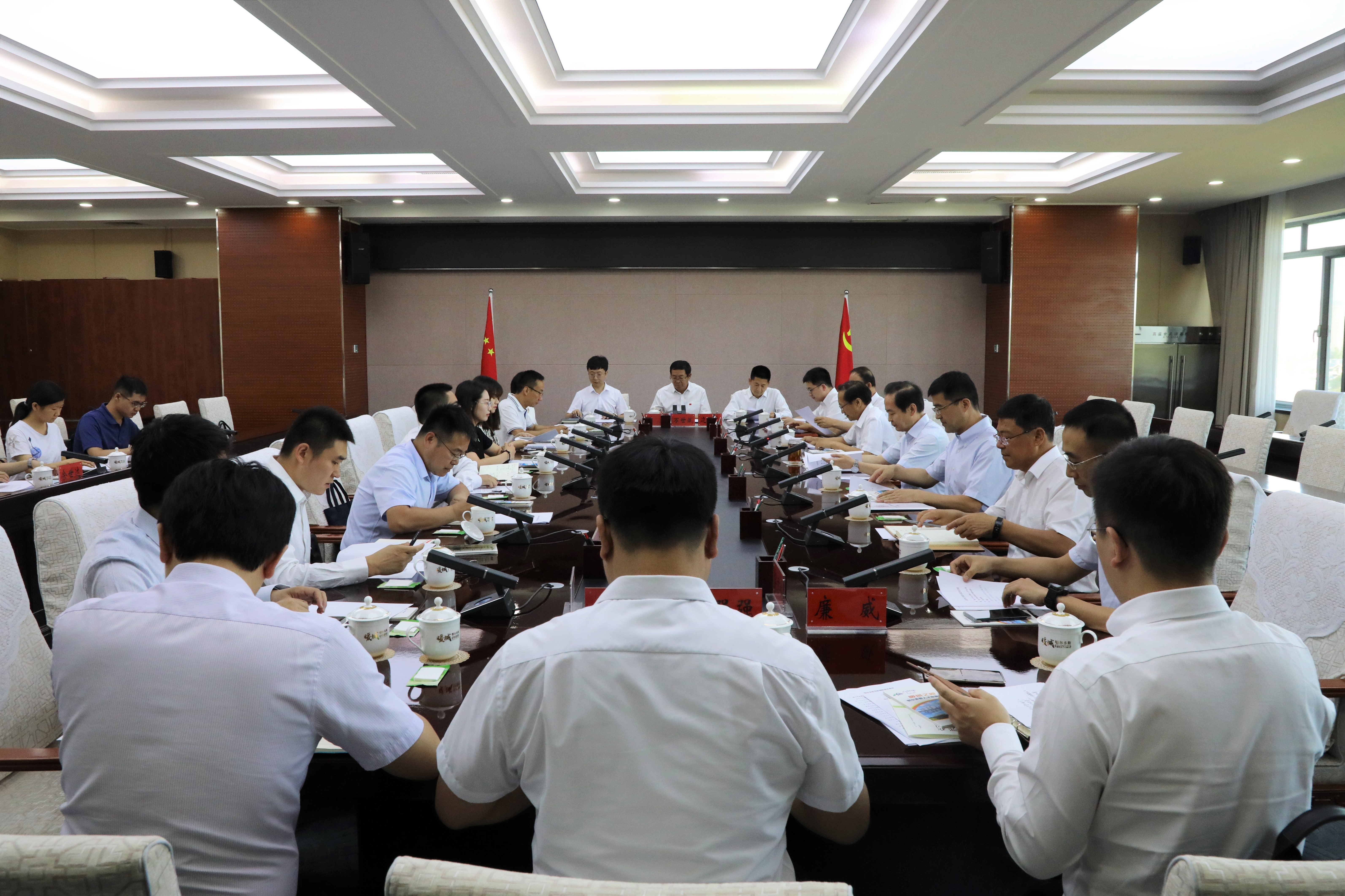 20230724-過勇赴鄂爾多斯訪問并看望校友及學生社會實踐支隊-鄂爾多斯市人民政府辦公室-過勇一行參加校友、研究生社會實踐支隊座談會.jpg