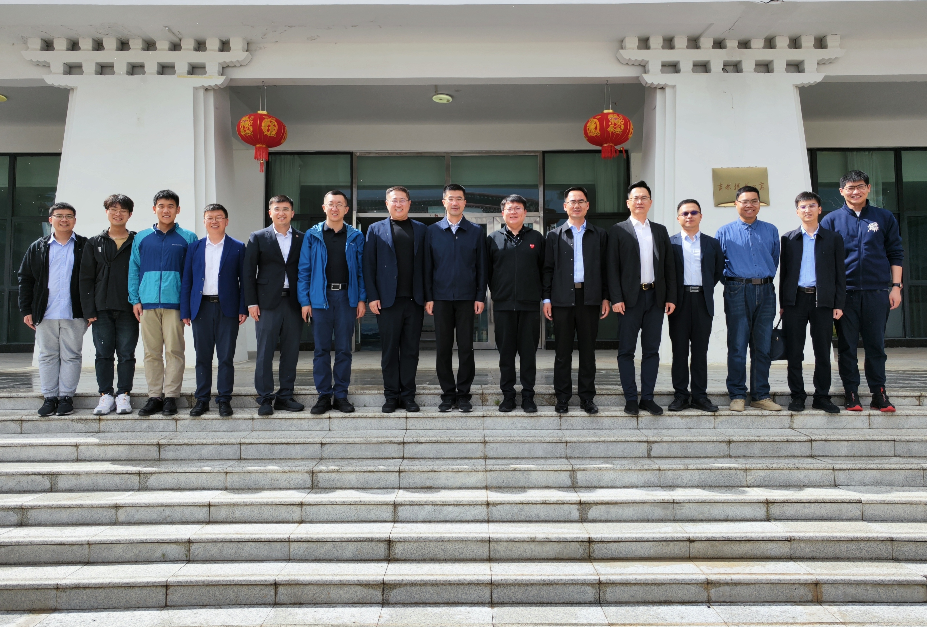 20230718-過勇赴西藏訪問并看望慰問基層校友-職業(yè)發(fā)展中心-過勇赴日喀則市實(shí)地看望基層校友.jpg