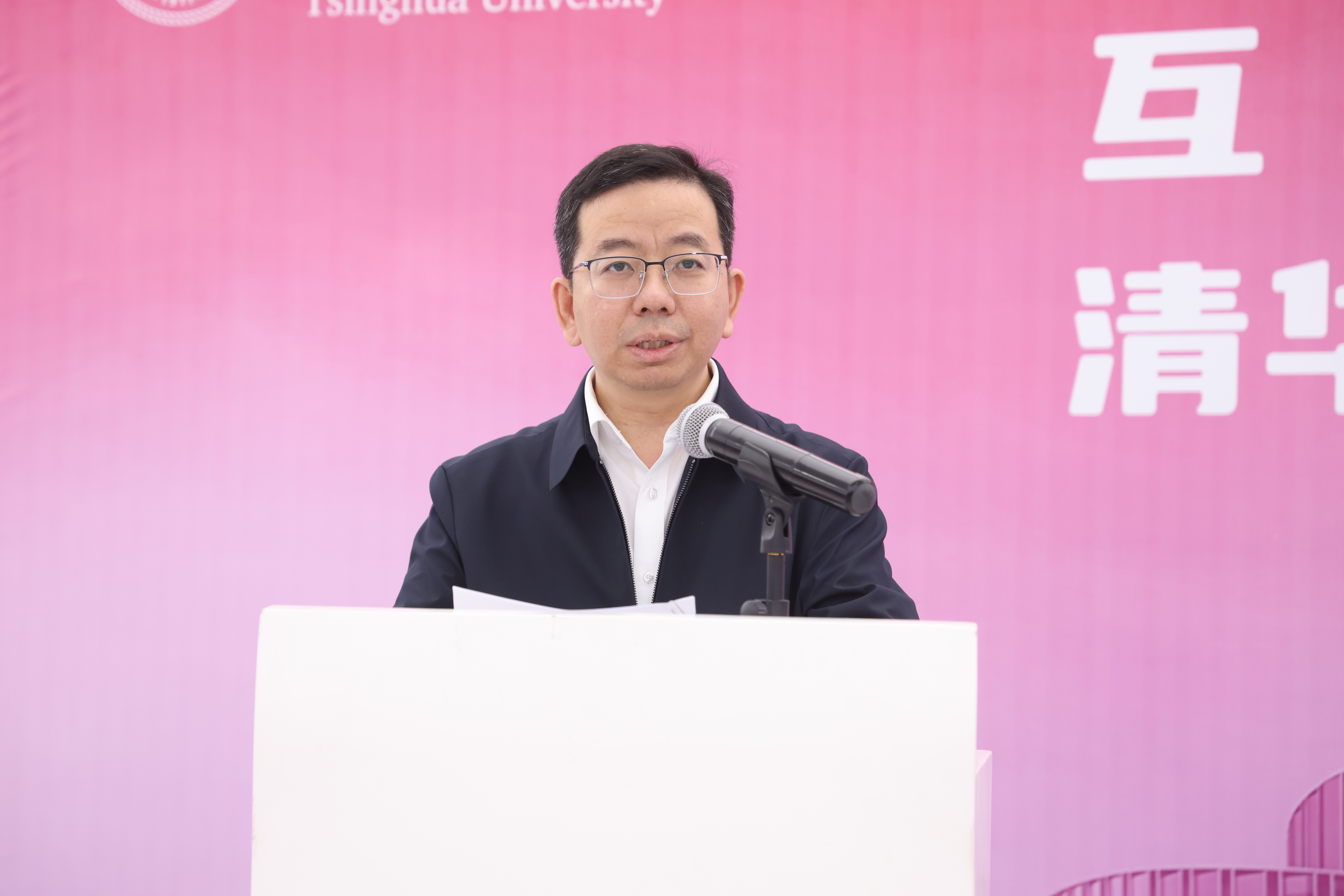 20240418-互聯(lián)網(wǎng)體系結(jié)構(gòu)全國重點(diǎn)實(shí)驗(yàn)室、清華大學(xué)國家人工智能產(chǎn)教融合創(chuàng)新平臺(tái)東升大廈入駐啟用儀式舉行-嘉藝-楊仁全致辭.JPG