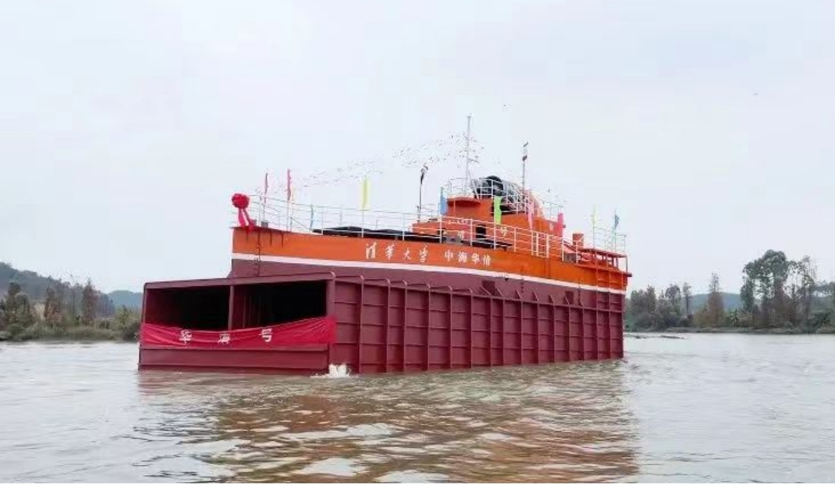 20240127-世界首臺套全海況高可靠百千瓦級海浪發(fā)電船華清號成功下水-未知名-圖2.jpg