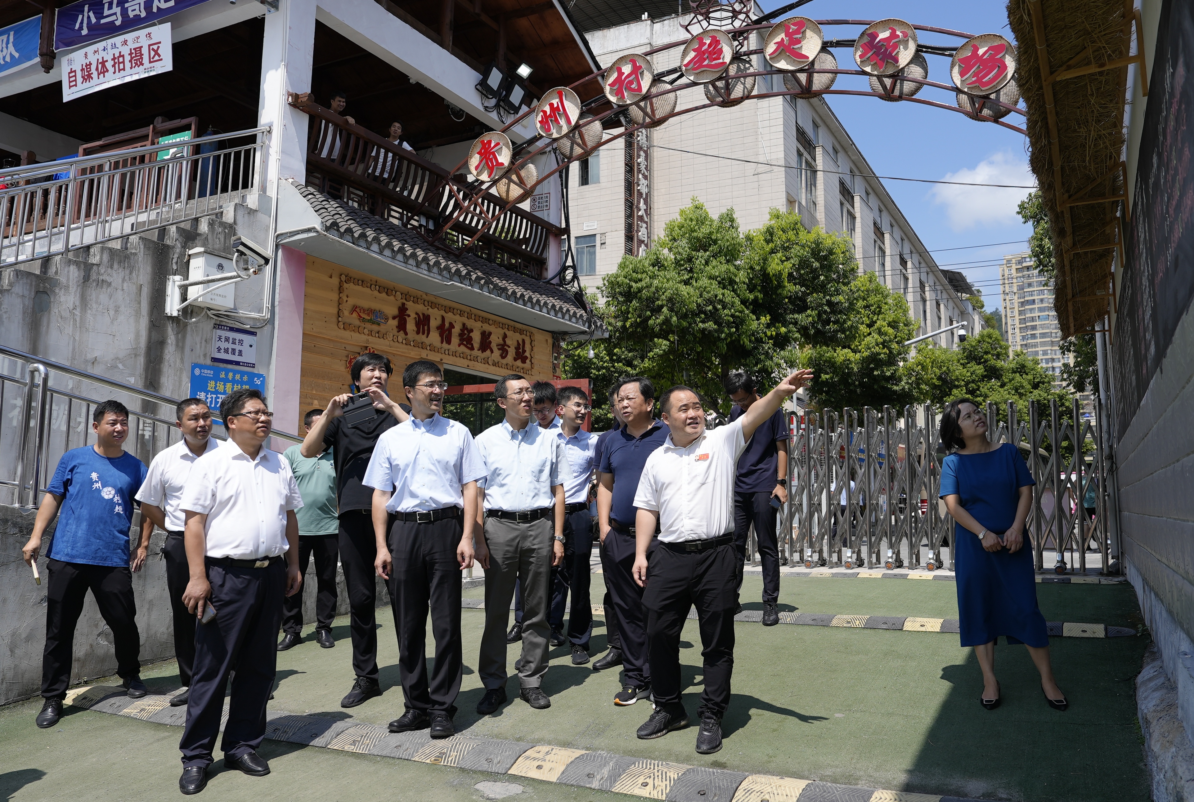 20230811-過勇赴貴州訪問并看望慰問校友-職業(yè)發(fā)展中心-過勇一行赴黔東南州榕江縣考察調(diào)研.jpg