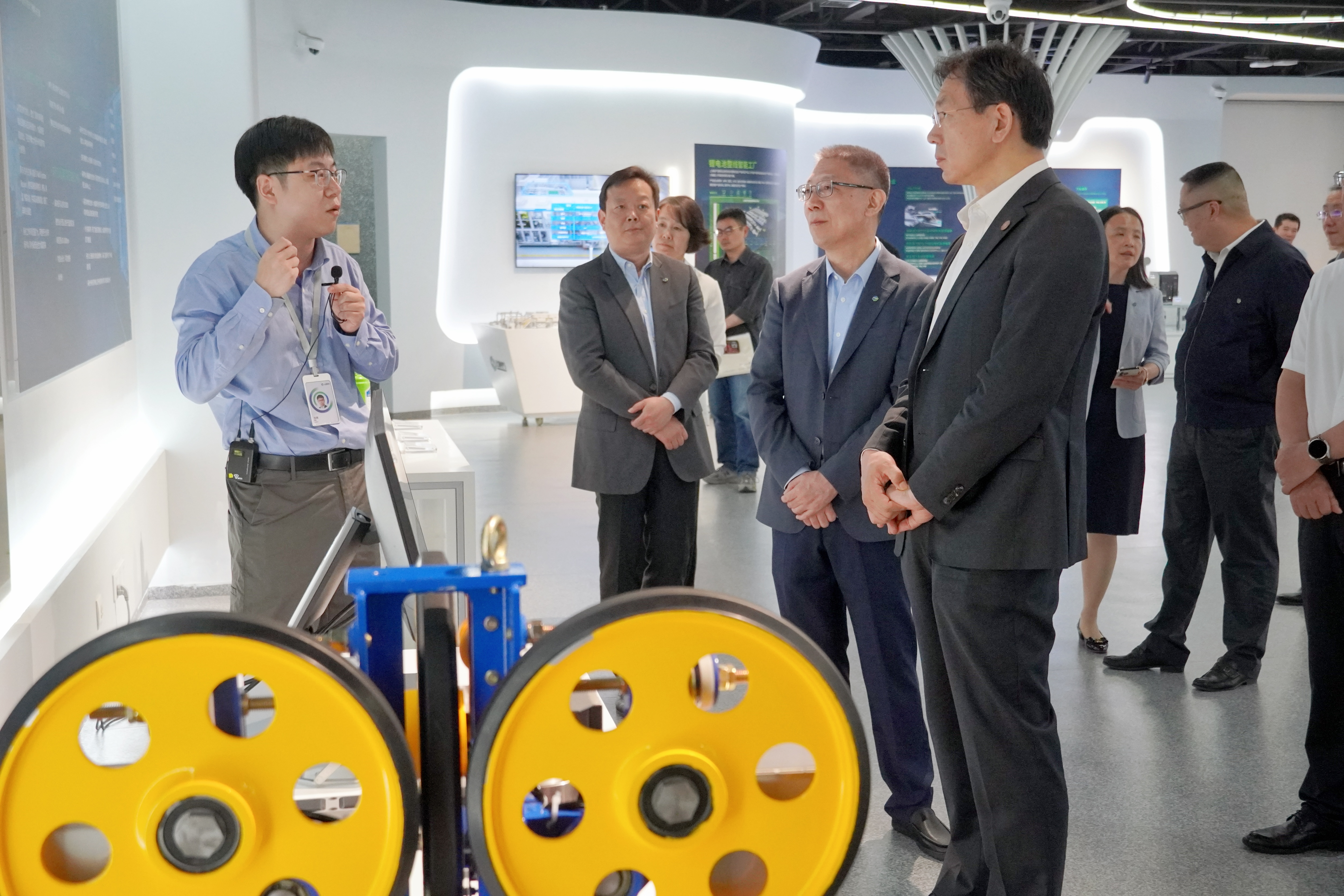 20250528-校長李路明訪問調(diào)研上海-劉書田攝-訪問上海電氣2.jpg