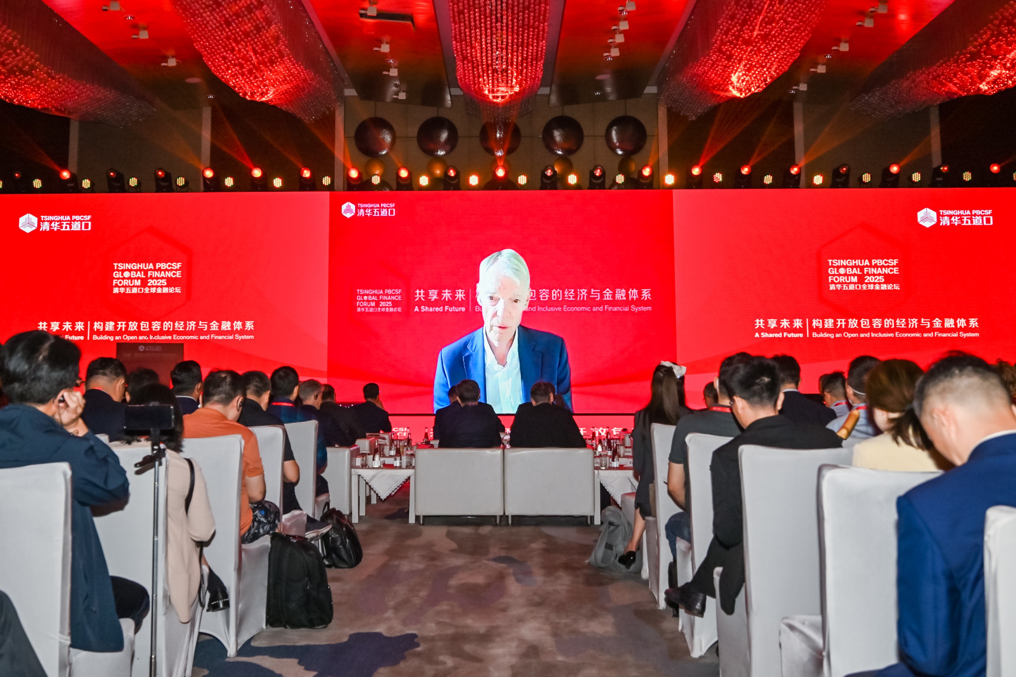 20250517-邁克爾·斯賓塞發(fā)表演講丨2025清華五道口全球金融論壇開幕-金融學(xué)院-邁克爾·斯賓塞.jpg