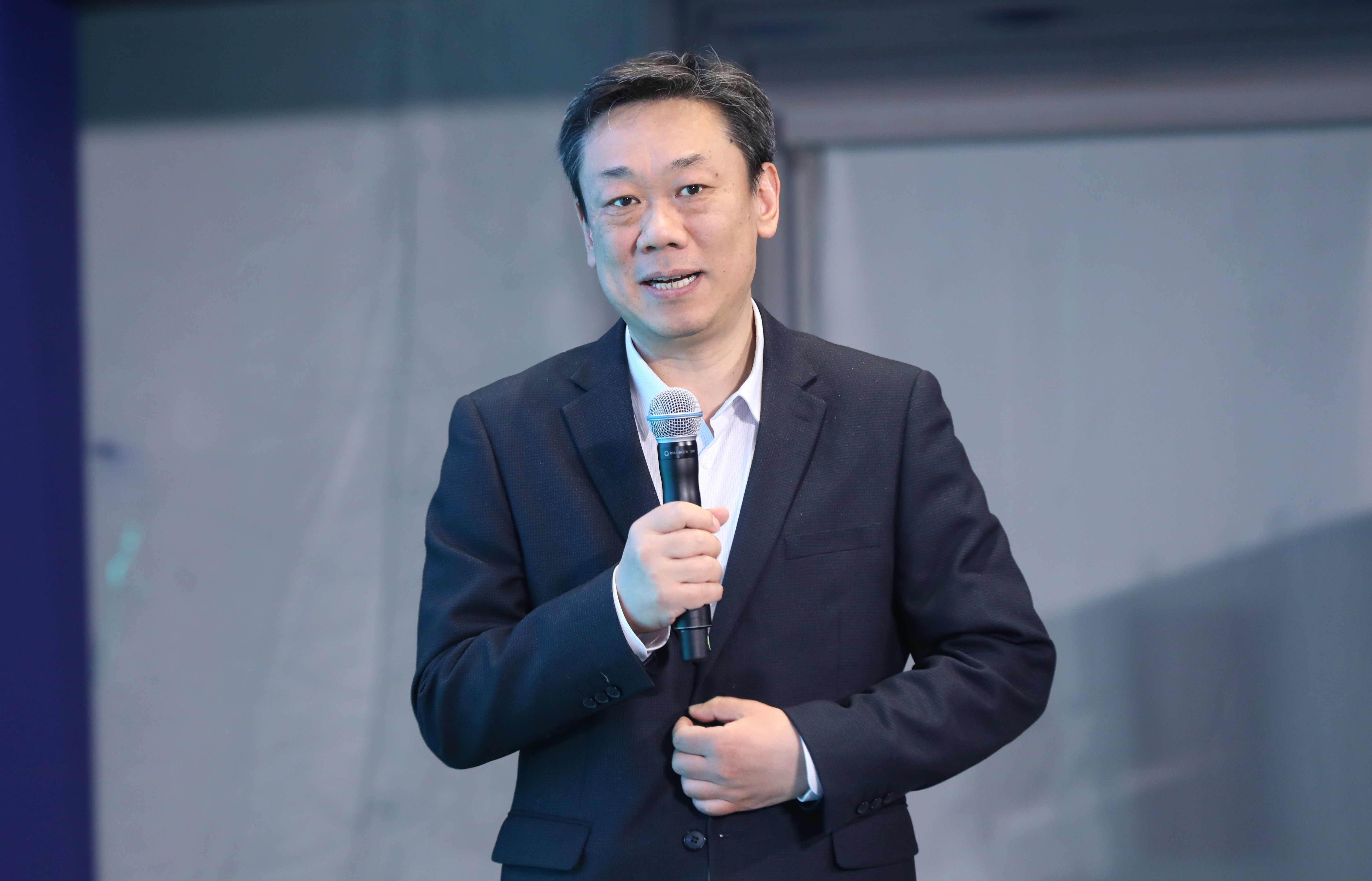 20230429-第十七屆全國環(huán)境博士生學(xué)術(shù)會議暨第711期清華大學(xué)博士生學(xué)術(shù)論壇成功舉辦-嘉藝-2 清華大學(xué)環(huán)境學(xué)院劉毅院長主持.JPG