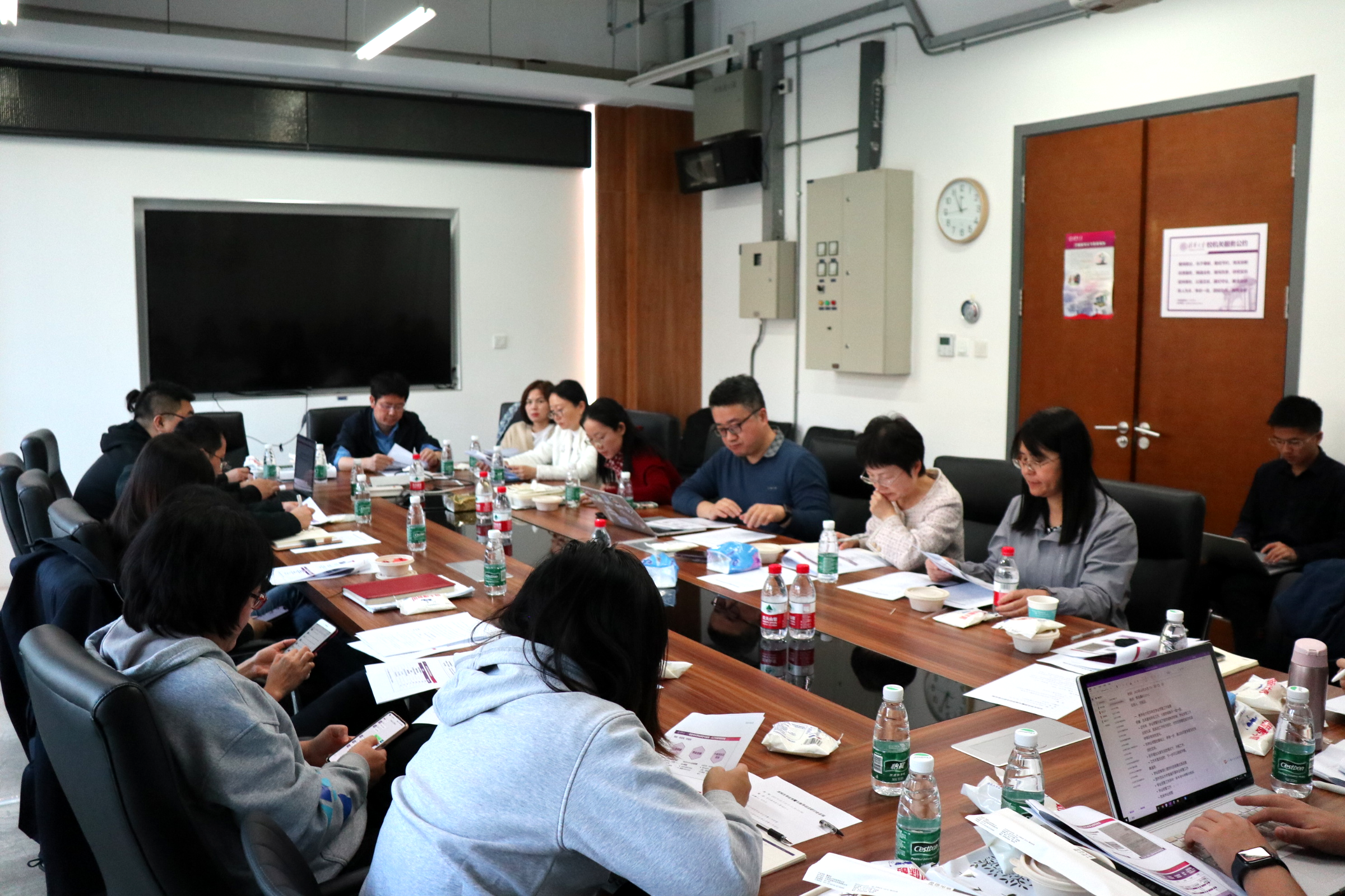 20231025-清華大學(xué)本科生學(xué)業(yè)指導(dǎo)試點(diǎn)研討會(huì)-胡泊攝-研討會(huì)現(xiàn)場(chǎng)交流熱烈圖.png