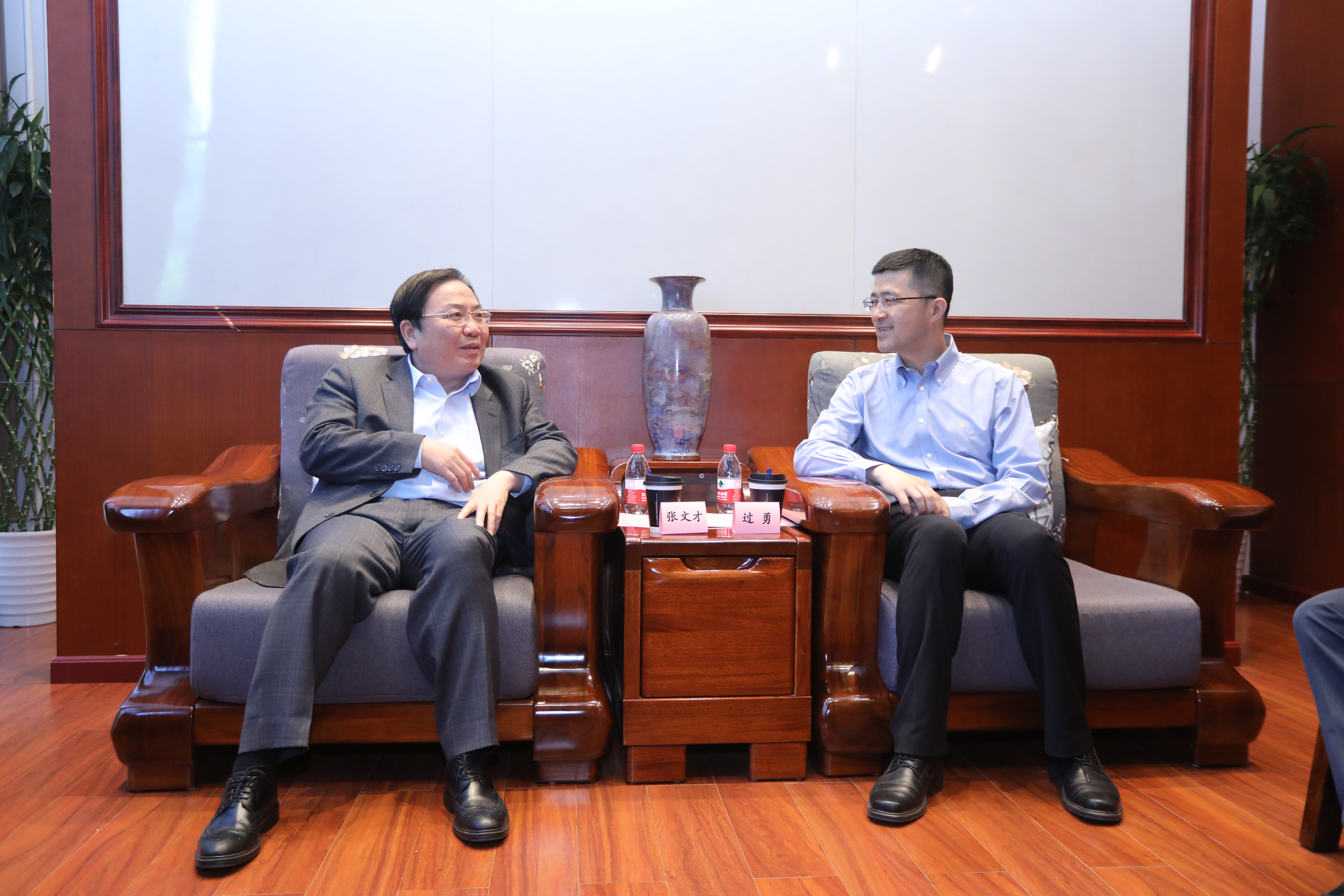 20230517-中國進出口銀行副行長張文才來校訪問并作報告-石加?xùn)|-過勇會見張文才副行長備選1.jpg