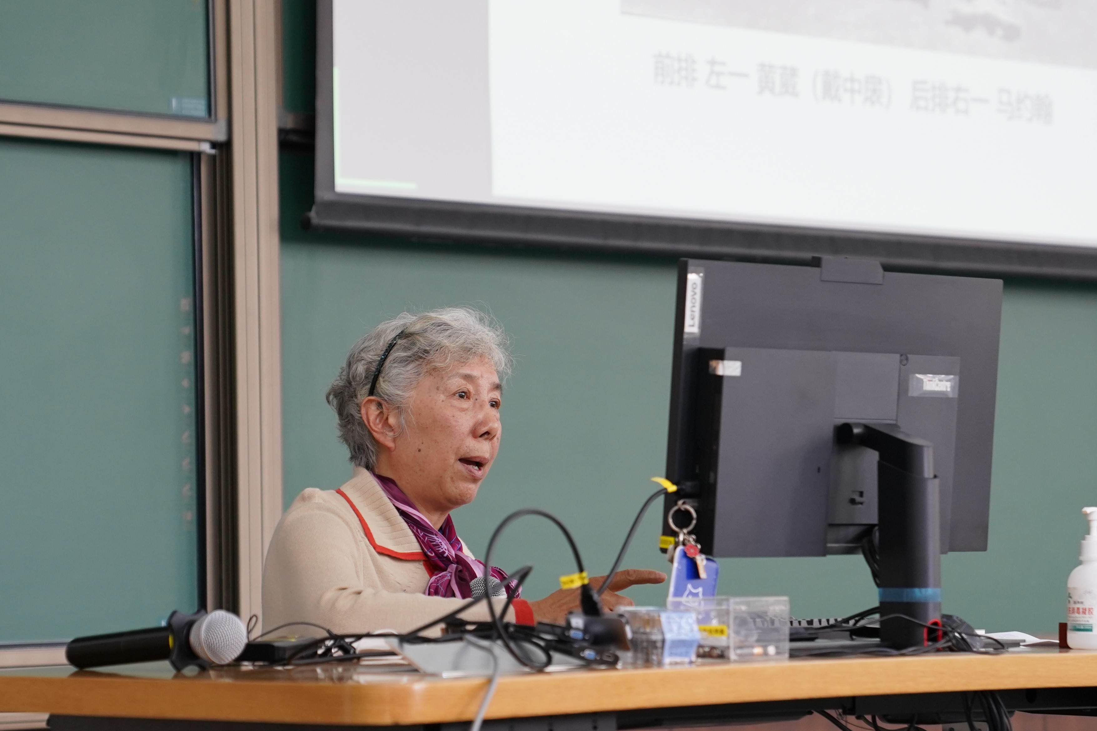 20221009-探微日新聯(lián)隊動員會-嚴(yán)索弋-歐陽曉光與同學(xué)們分享母親戴中扆經(jīng)歷2.jpg