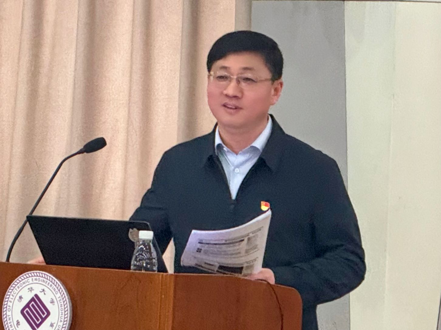 202404026-清華大學(xué)舉辦2024年教職工入黨積極分子學(xué)習(xí)班-孟德華-許慶紅作總結(jié)報(bào)告.jpg