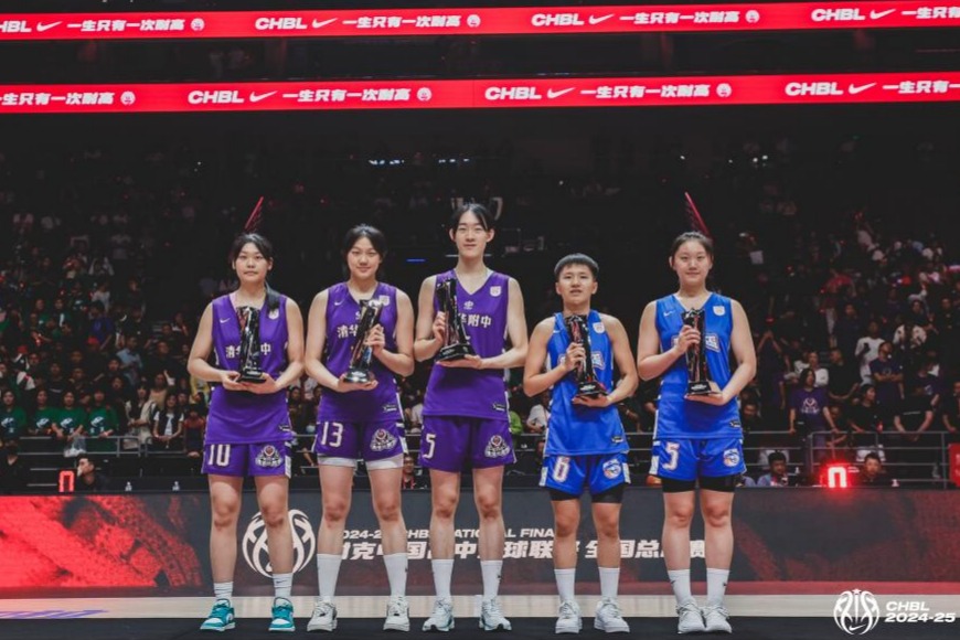 10 女籃葛瀅、蔣紫涵、梁雅琦(左一至三)當選最佳陣容.png