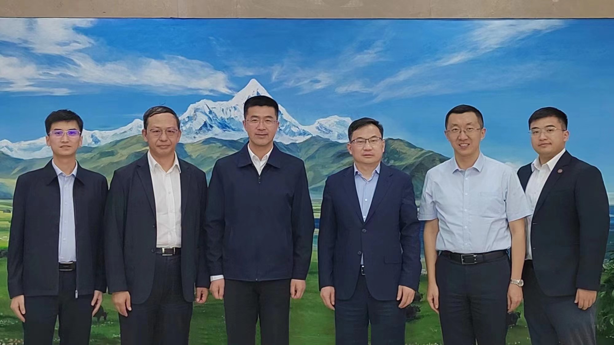 20230718-過勇赴西藏訪問并看望慰問基層校友-職業(yè)發(fā)展中心-賴蛟會見過勇一行.jpg