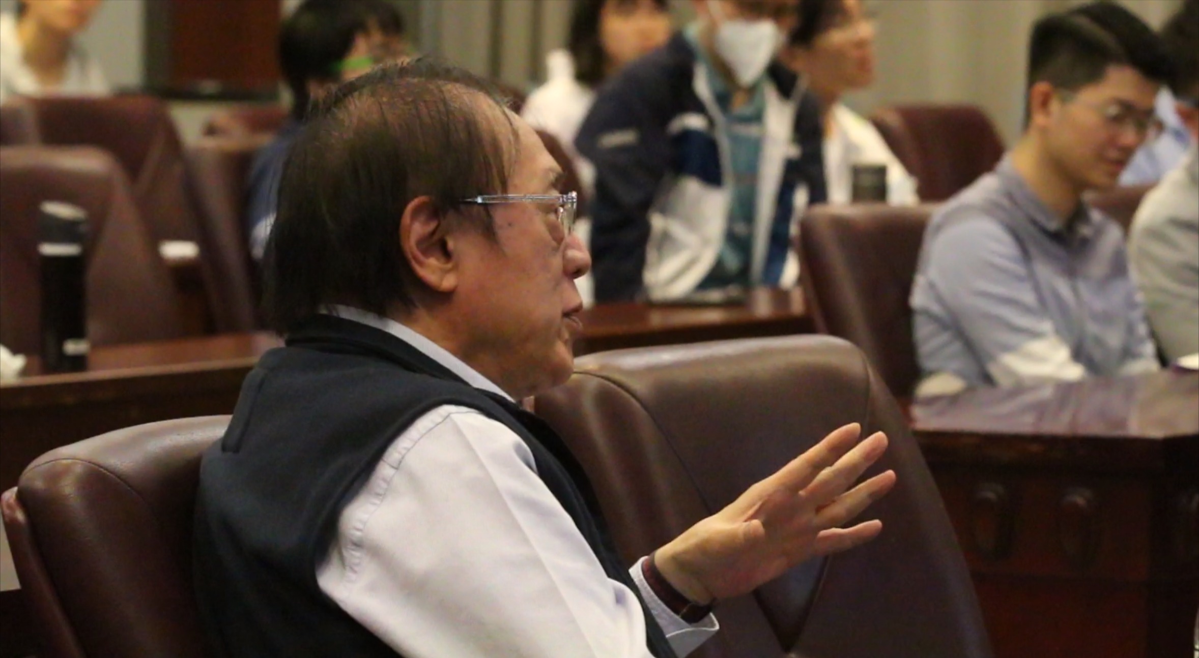 20230525-交叉信息研究院密碼學(xué)學(xué)術(shù)研討會(huì)-姜月亮-姚期智院長向演講嘉賓提問.png