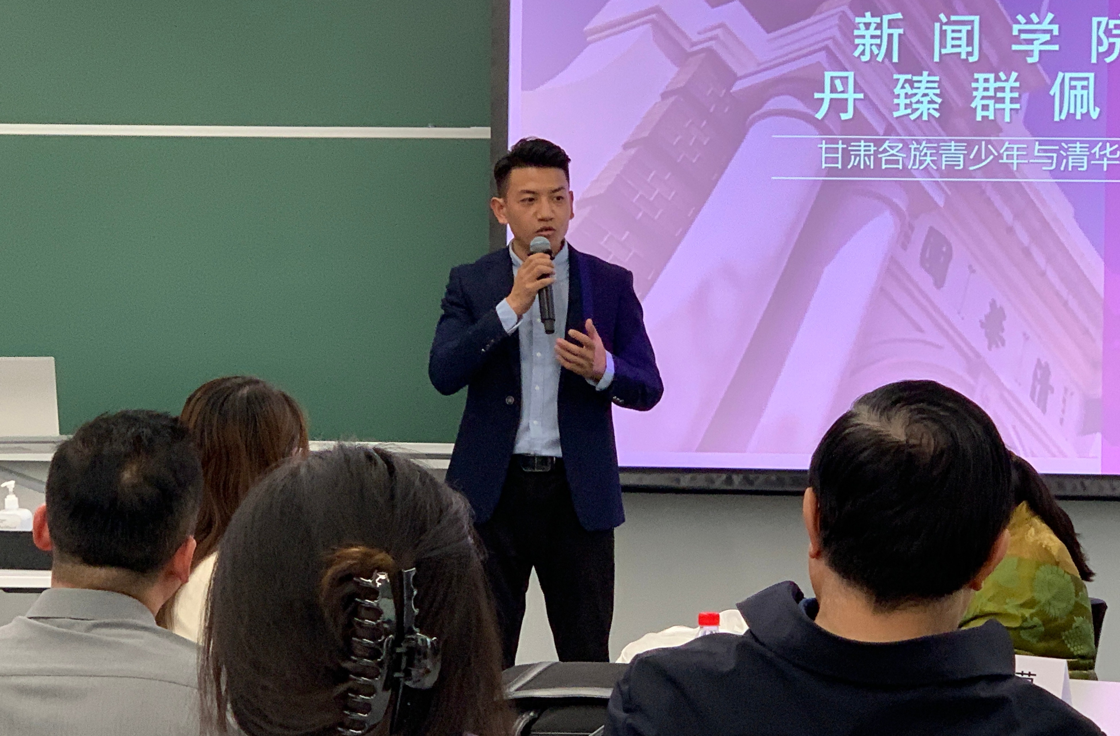 20230410-甘肅與清華各族學(xué)子共建交流-南彬-藏族學(xué)生丹臻群佩做民族團結(jié)主題演講.jpg