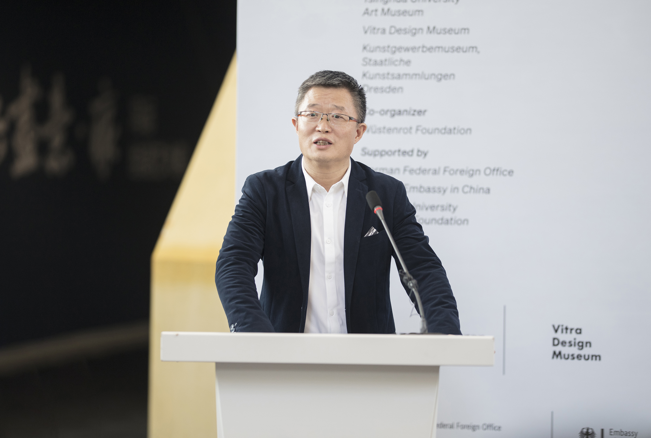 20230221-清華藝博德國設(shè)計特展開幕式-肖非-藝博常務(wù)副館長杜鵬飛致辭.jpg