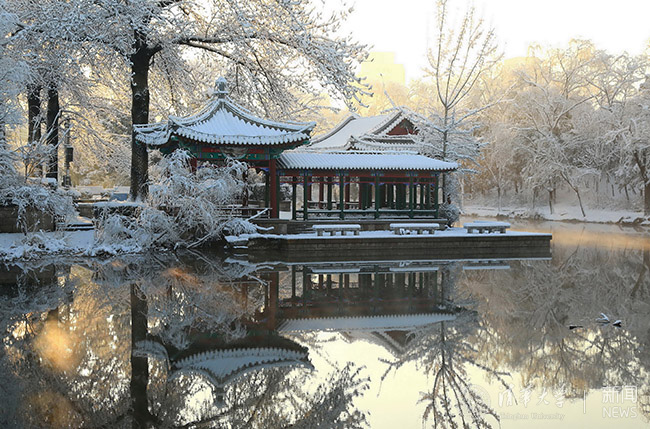 蔣巨???春到古月堂清華園瑞雪.jpg