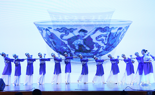 美術(shù)學(xué)院 《青花疊韻??2.jpg