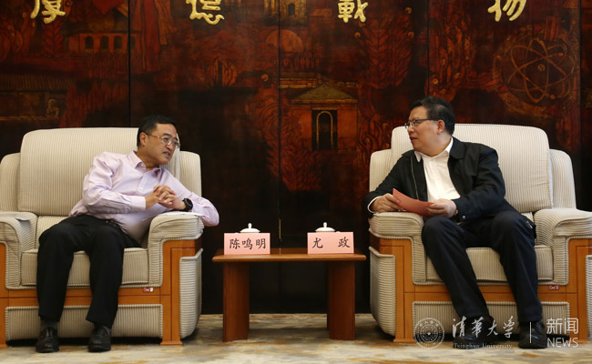 ??? 尤政與陳鳴明親切交談副本.jpg